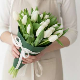 25 белых тюльпанов