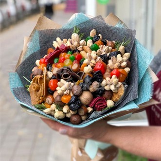 Подарочный букет из сухофруктов