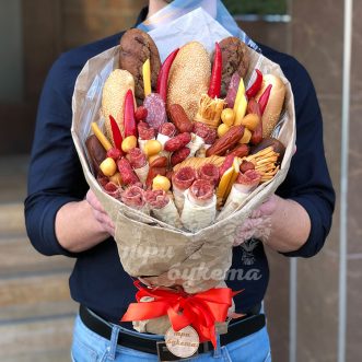 Мужской букет из мясной нарезки
