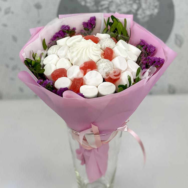 Букет из зефира и Raffaello (вид сбоку)