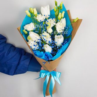 Букет из тюльпанов и эустом Букет из тюльпанов и эустом