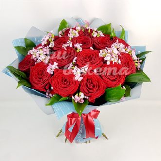 Букет из 19 красных роз