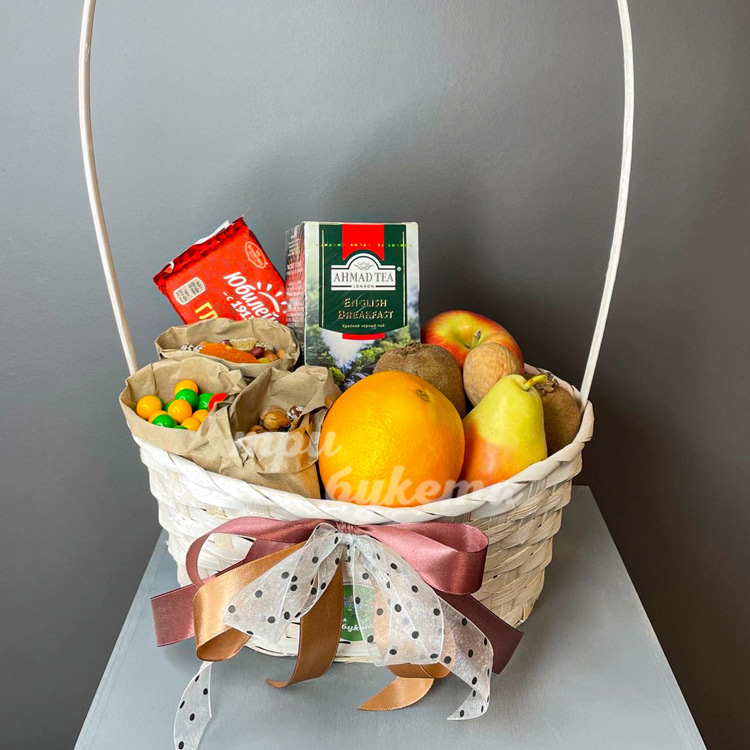 Корзина с фруктами, чаем и орешками (доп. фото)
