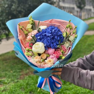 Цветы гортензий, роз и пионов